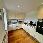 Large, Family Friendly 3-Bed Flat In Wood Green