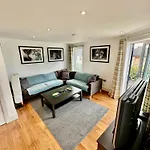 Large, Family Friendly 3-Bed Flat In Wood Green