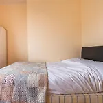 Room For Solo Travellers In Euston