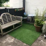 Relax In Highgate Village