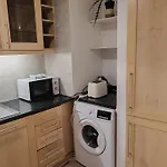 Two Bedroom Apartment In Paddington, London