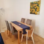 Two Bedroom Apartment In Paddington, London