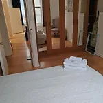 Two Bedroom Apartment In Paddington, London