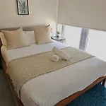 Spacious 3-Bed 3-Bath Luxury Apartment With Balcony Hyde Park