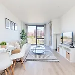 Modern Flat Canary Wharf, Close To Central London