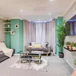 Hyde Park Two Bedroom Apartment