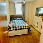 Budget,Cosy Double Bedroom - Shared Bathroom