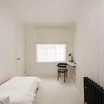 Luxury 3-Bed Pavilion Road Residence