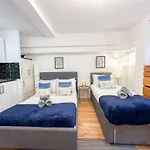 Detached House With Free Parking In Little Venice Near Paddington Hyde Park
