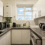 Two Bedroom Apartment By Livestay Short Lets & Serviced Accommodation London, Clapham