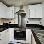 Cosy Apartment In Canning Town Greater London