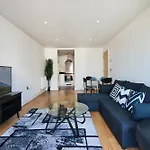 Cosy Apartment In Canning Town Greater London
