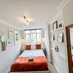Lovely 4 Bedroom Flat With Ample Garden In Brondesbury, Kilburn