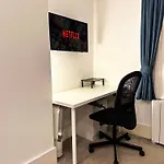 Hotel Boutique Style Studio With Kitchen, Huge Shower, King Bed