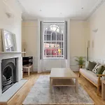 Parea Living - Spacious 4 Story House, Families, Big Groups