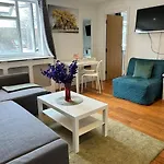 1 Bedroom Comfortable Flat In Kensington