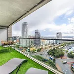 Contemporary 2 Bedroom Flat In Canary Wharf