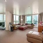 Fabulous 3 Bed Apartment In Vauxhall