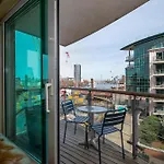 Fabulous 3 Bed Apartment In Vauxhall
