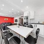 London Chic Apartment - City Center Gem