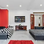 London Chic Apartment - City Center Gem