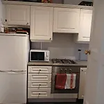 Sunny And Spacious Flat In Nw3