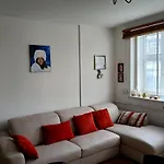 Sunny And Spacious Flat In Nw3