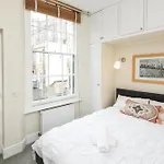 High-Ceiling Gorgerous Victorian Flat With Private Garden - 3 Mins To Hyde Park, Kensington Palace, 8 Mins Nottinghill, High Street Kensington Station
