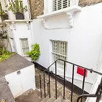 Elegant Two Bedroom Flat In Redcliffe Gardens