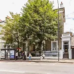 Elegant Two Bedroom Flat In Redcliffe Gardens