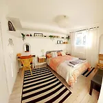Oriental, 2 Double Bedroom Flat, Royal Greenwich, Se London