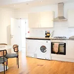 Fun Energetic Oasis In Islington - Sleeps6