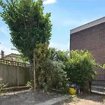 Limehouse En-Suite With Garden View