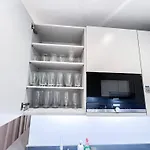 Posh 3 Bedroom Flat With Terrace And Indoor Fireplace In Mayfair, Near Hyde Park