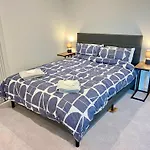 Lux King Studio Penthouse W Private Entrance
