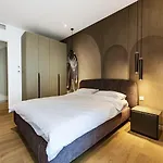 Lovely 4 Bdr Apartment Parking