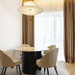 Lovely 4 Bdr Apartment Parking