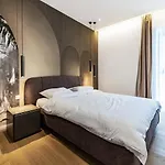 Lovely 4 Bdr Apartment Parking