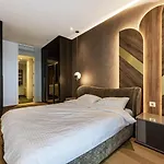 Lovely 4 Bdr Apartment Parking