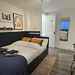 Beautiful Studios - Chapel Market
