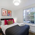 Spacious 3-Bed Split Level Flat On Portobello Road