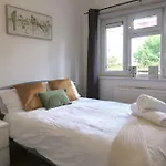 Chic 4-Bed Apartment In Trendy Clerkenwell W Balcony And Walking Distance To Tube