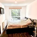 Central Chic 2 Bedroom London Flat