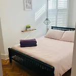 Cute & Quiet Apartment In The Heart Of Hampstead