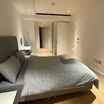 Spacious 2 Bed 2 Bath Battersea Powerstation Apartment