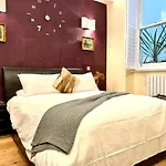 2 Bedroom Apartment In Central London South Kensington By Wild London