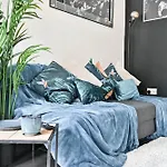 Steps From Stadium With Parking & Fantastic Transport Links!