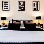 Premium Canary Wharf Flat - Long Stay Offer