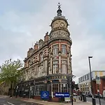 Exclusive Offers L Last-Minute Specials L Newly Renovated 1 Bedroom Flat By Live London Short Lets & Serviced Accommodation L