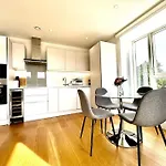 Spacious Maida Vale Flat 2 Bed 2 Bath Private Balcony